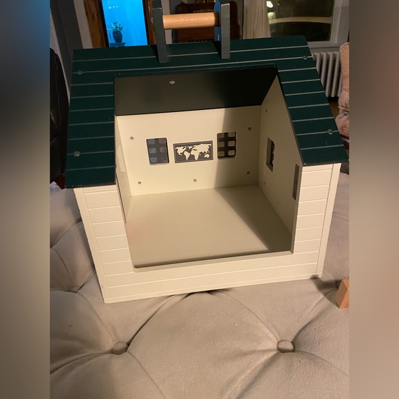 Magnolia Schoolhouse- wooden - Picture 4 of 5